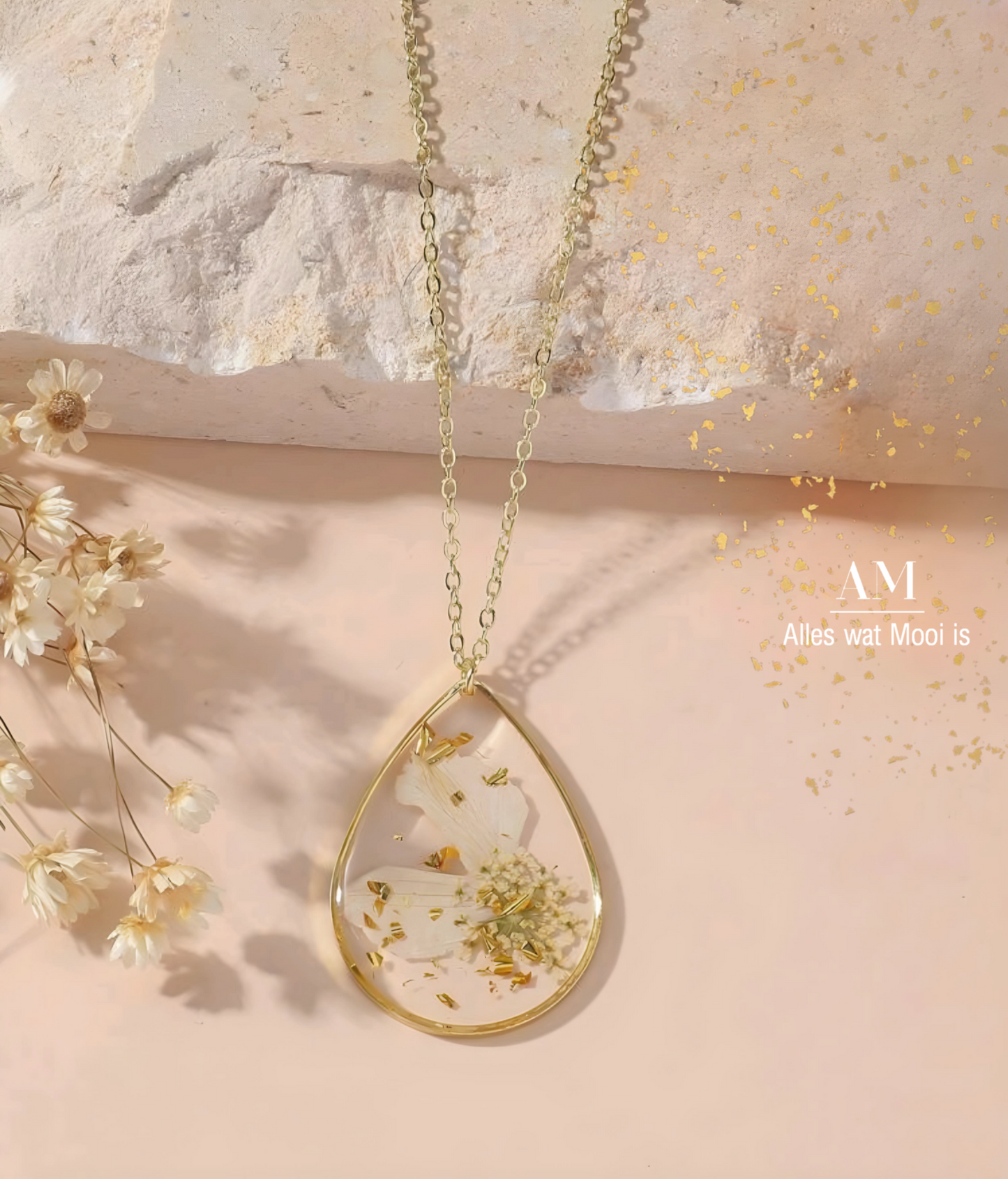 Dried Flower Necklace - Cream